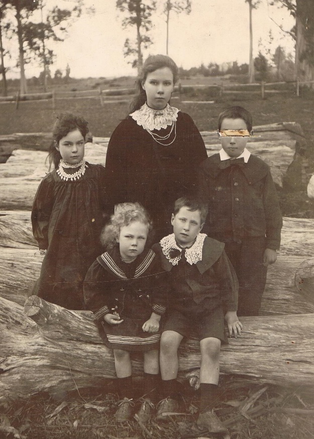 Back row left: Eileen, Unknown, Len with the twins Milicent and Monty in the front - Adams Family Collection.